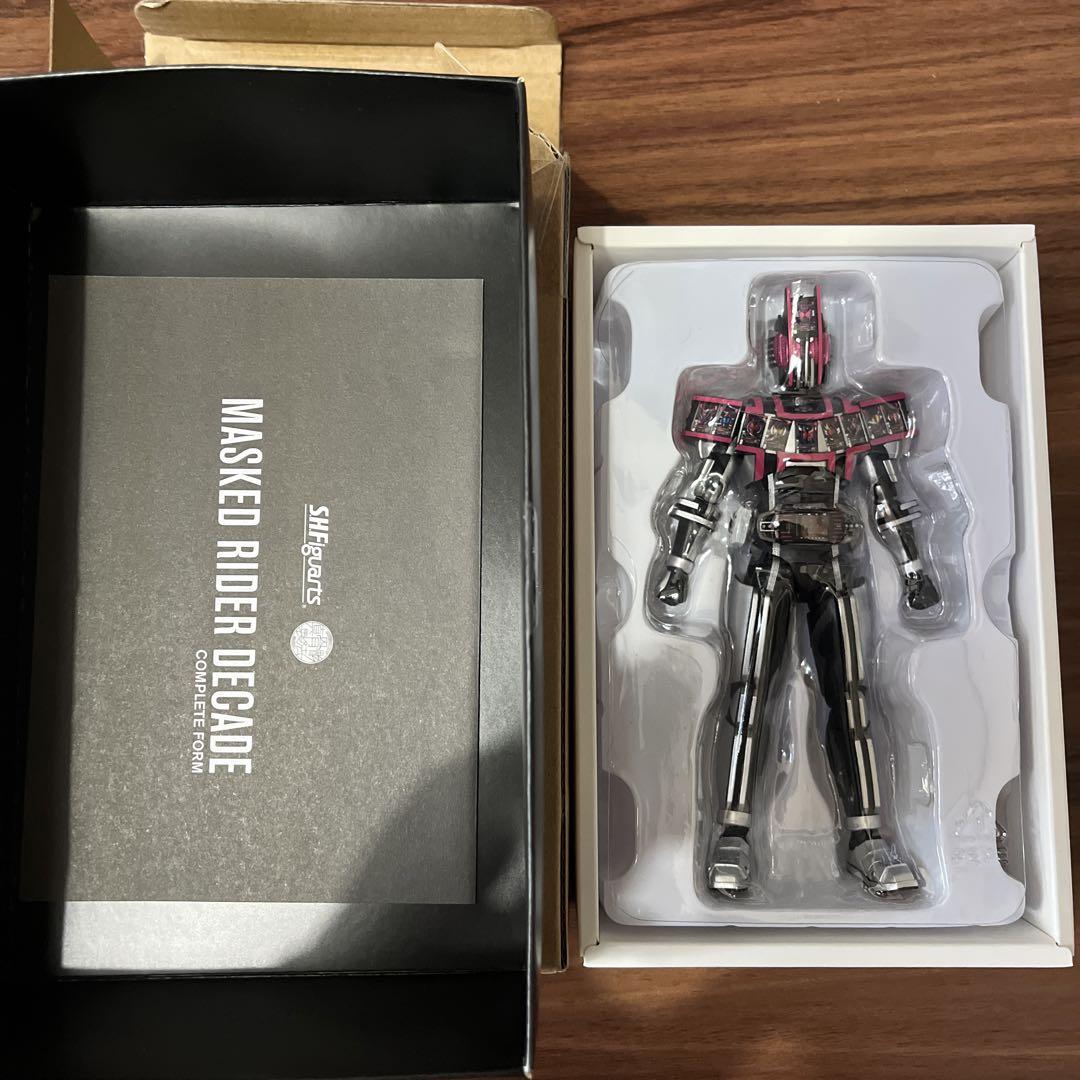 SHフィギュアーツ　真骨彫　仮面ライダーディケイドコンプリートフォーム