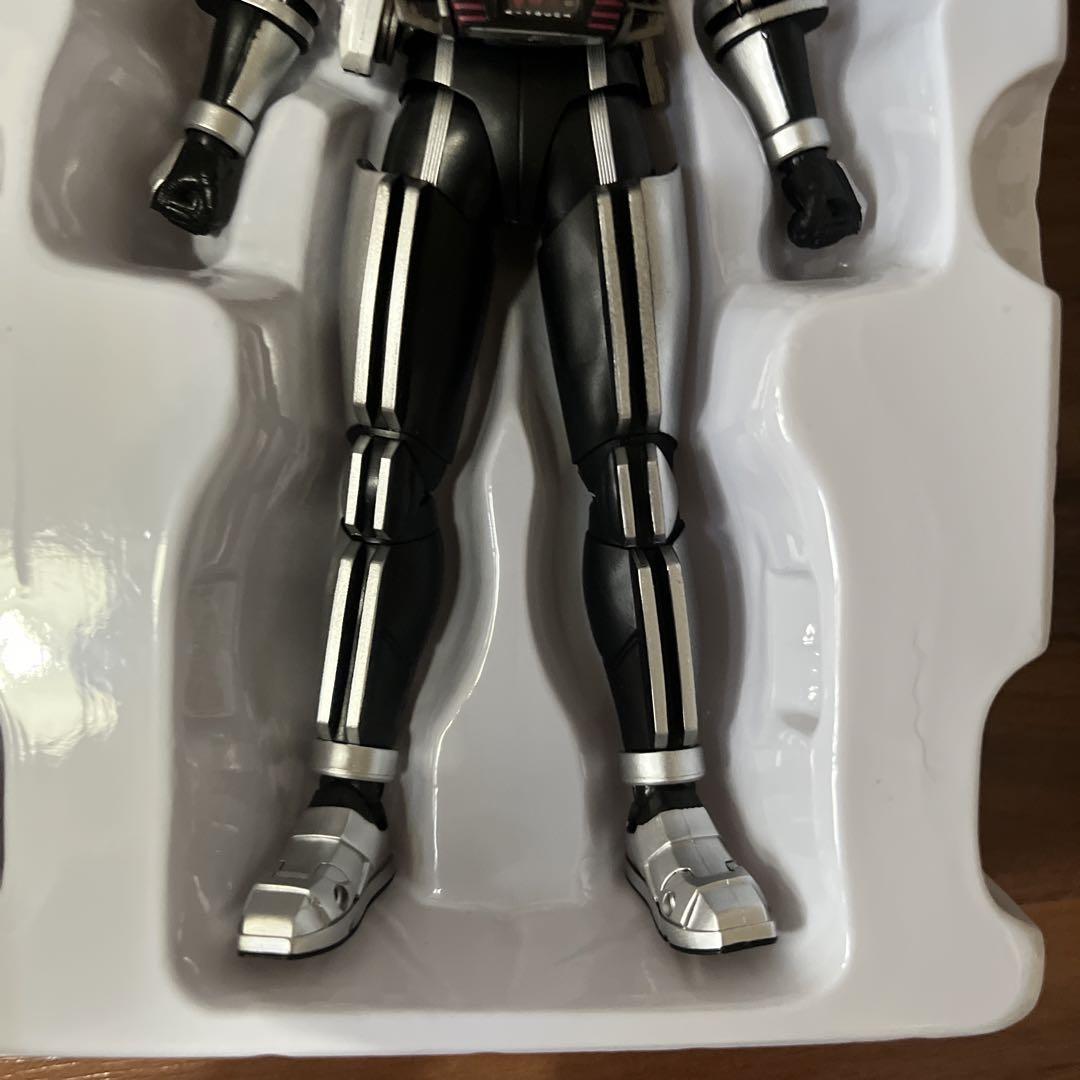 SHフィギュアーツ　真骨彫　仮面ライダーディケイドコンプリートフォーム