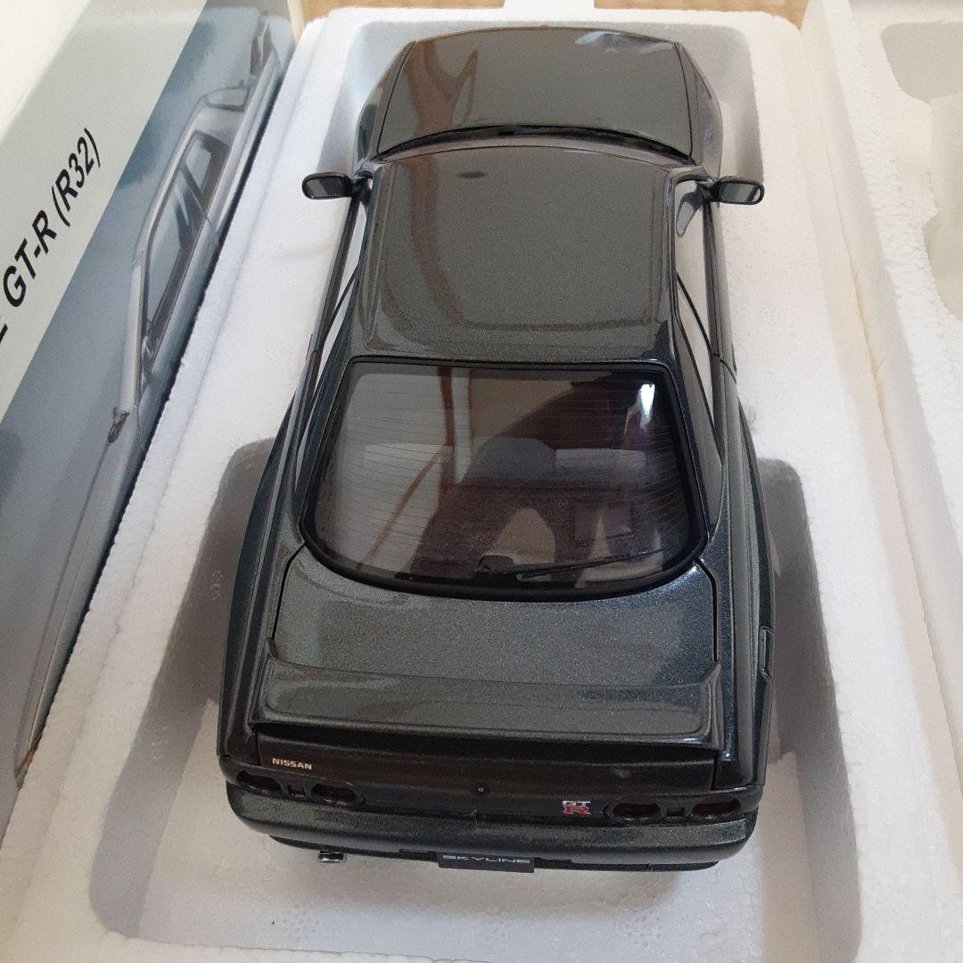 ミニカー AUTOart 1/18 NISSAN SKYLINE GT-R (R32)