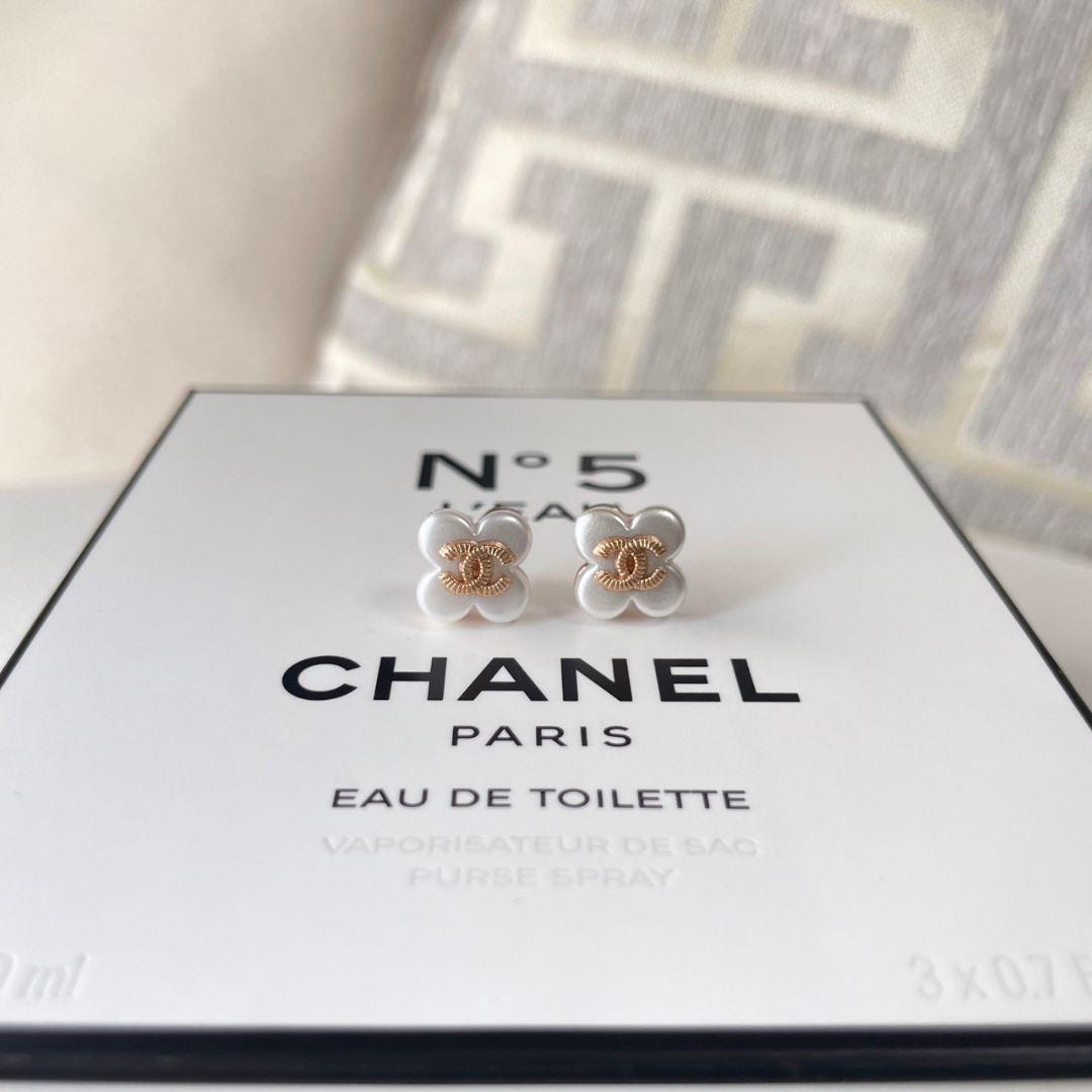シャネル　CHANEL　ヴィンテージ　ボタン　ピアス　極小粒　シルバー×パール