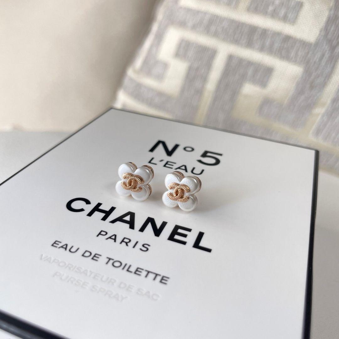 シャネル　CHANEL　ヴィンテージ　ボタン　ピアス　極小粒　シルバー×パール