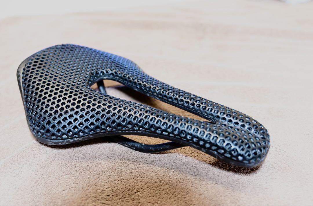 TRIGON　CARBON　SADDLE　　トライゴン　サドル TRIGON（トライゴン）カーボンサドルBK VCS-03 送料無料