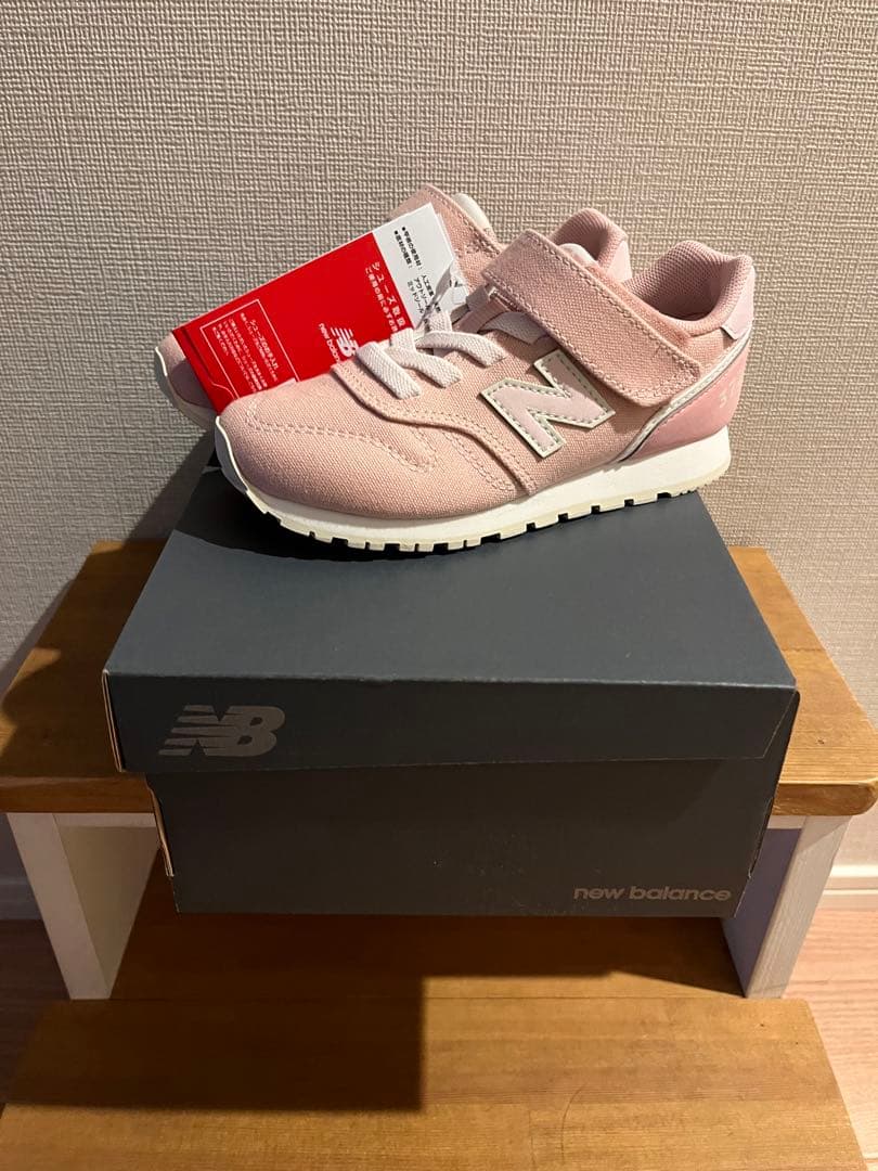 新品未使用 17.5cm ピンク ニューバランス ジュニア スニーカー