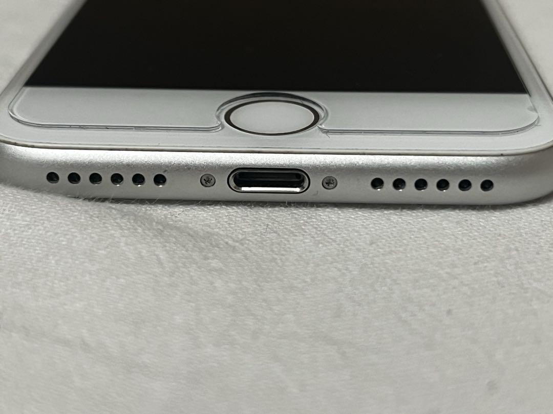 Apple iPhone 8 シルバー 本体　64GB SIMフリー