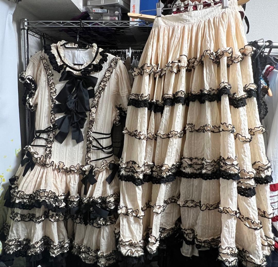 Epetice 羊羊羊 ベージュ 段々レース ワンピース ブラック - メルカリ