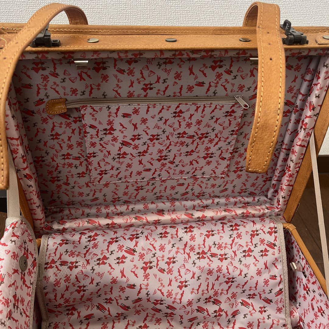 本革、豚革、茶色のスーツケース、キャリーケース