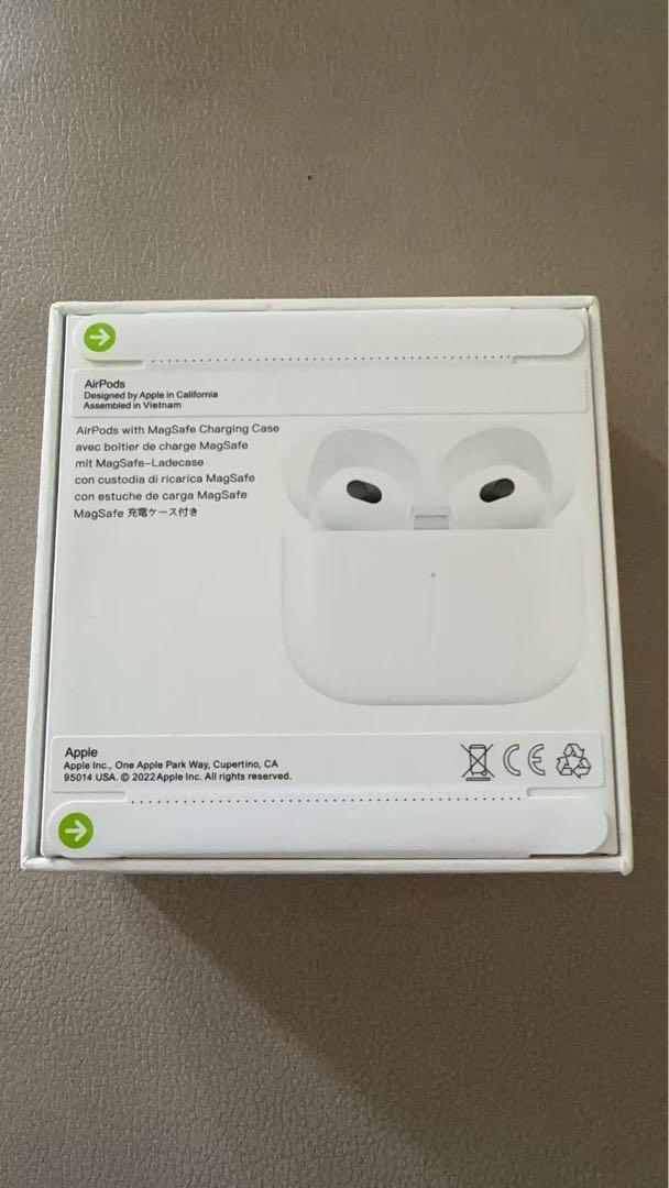 新品未開封 AirPods 第3世代 充電端子: Lightning - メルカリ