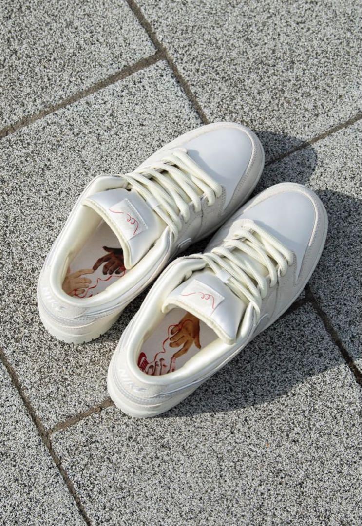 NIKE