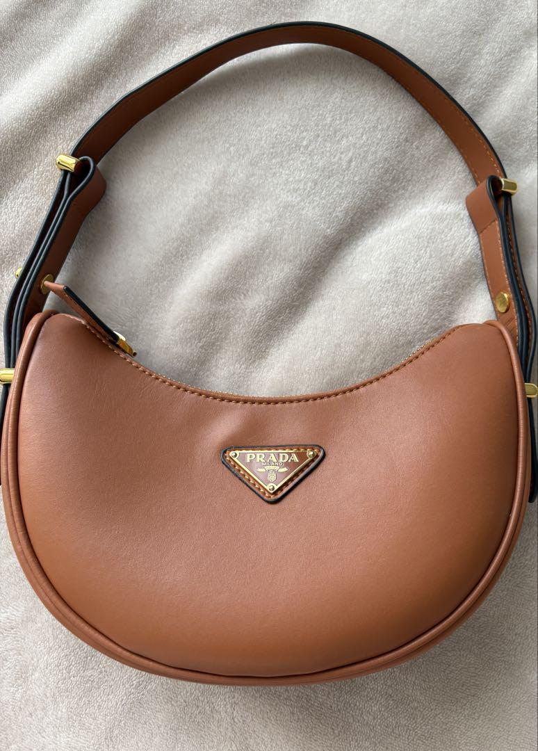 PRADA ブラウンレザー ハンドバッグ