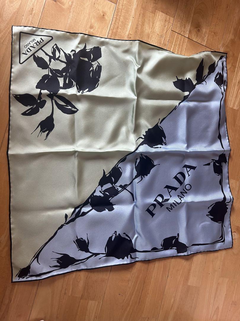 新品未着用)PRADA プリントツイル スカーフ