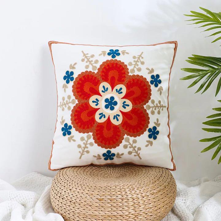 メルカリ March クッションカバー 刺繍 綿 アジア 花 赤 45 45cm 1 0 中古や未使用のフリマ