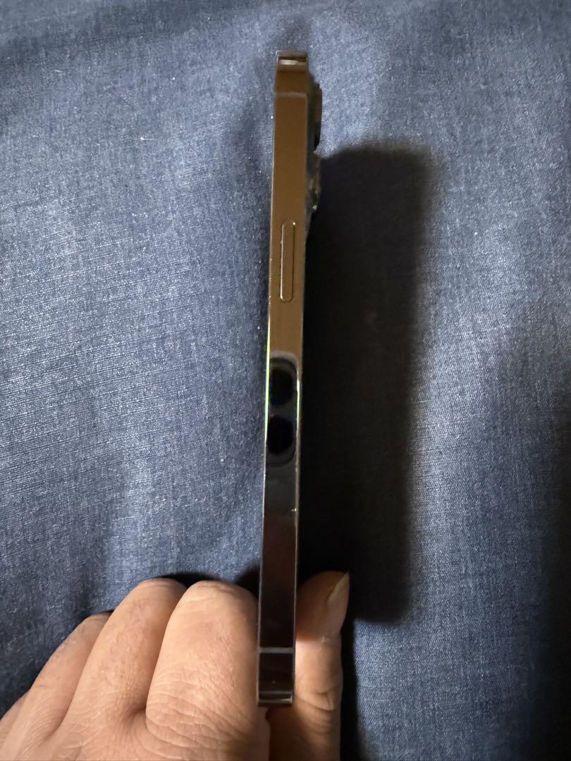Apple iPhone 13 Pro 本体