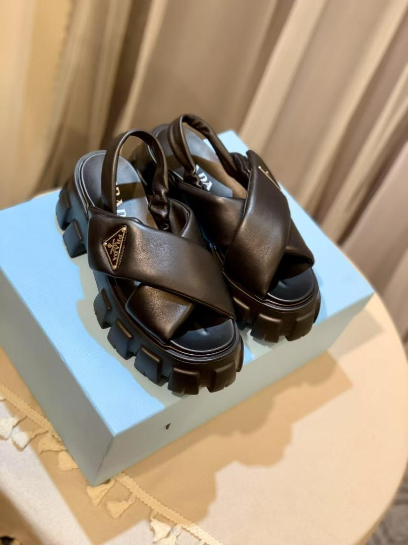 PRADA ブラック クロスストラップ サンダル