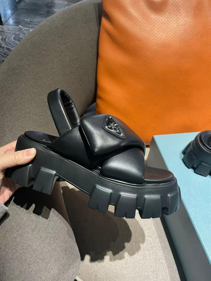 PRADA ブラック クロスストラップ サンダル