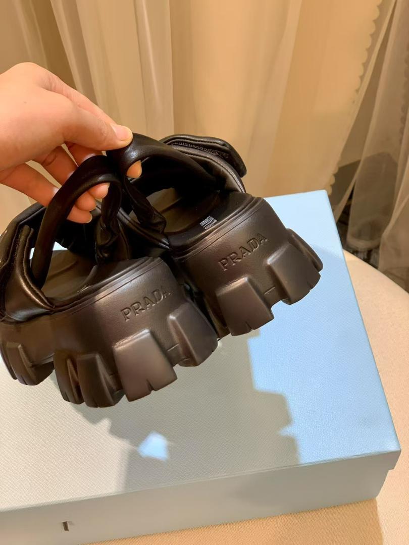 PRADA ブラック クロスストラップ サンダル