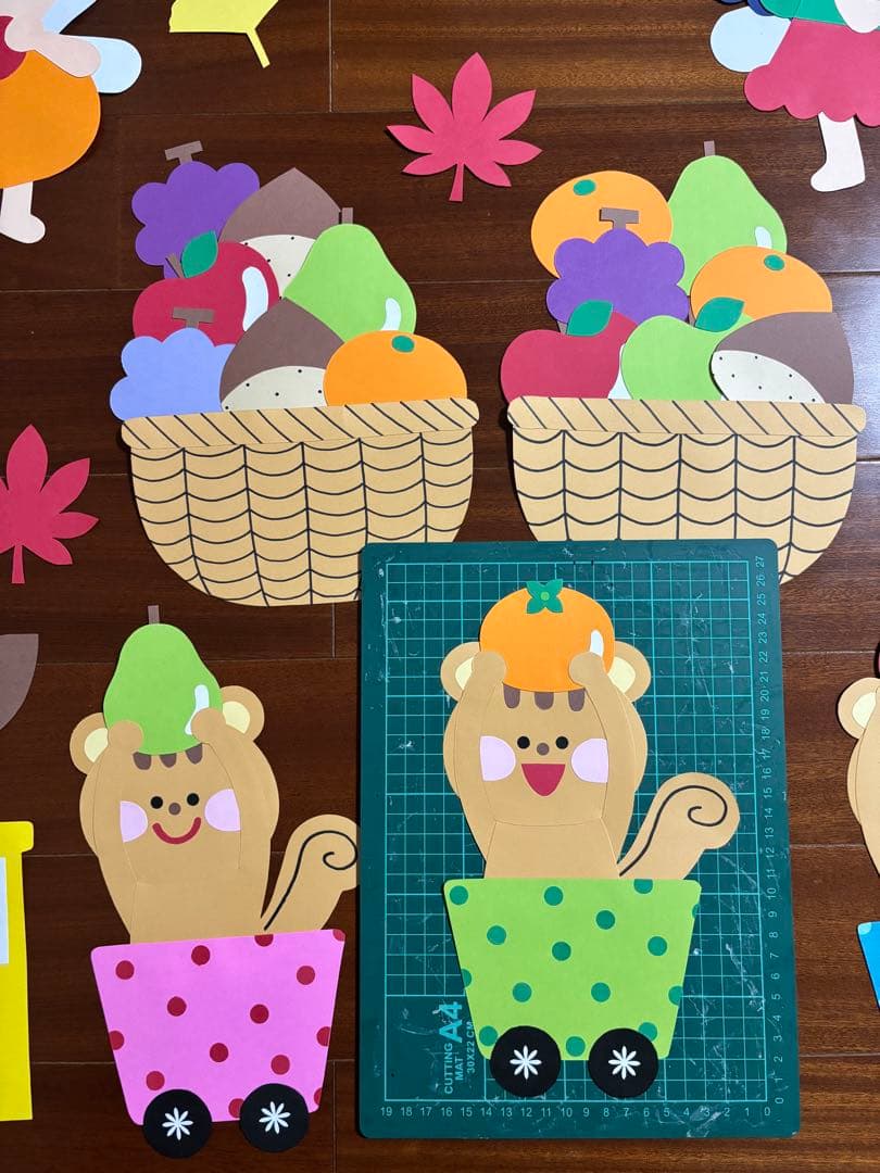 壁面　壁面飾り　秋　9月 10月　11月　妖精たちが果物狩り　ラスト１点