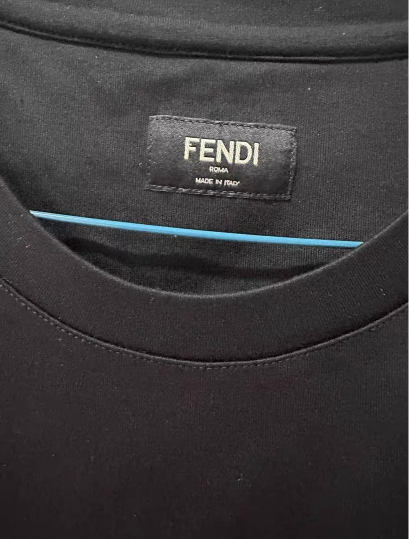 FENDI フェンディTシャツ　24ss ブラック　ロゴ　ｍサイズ