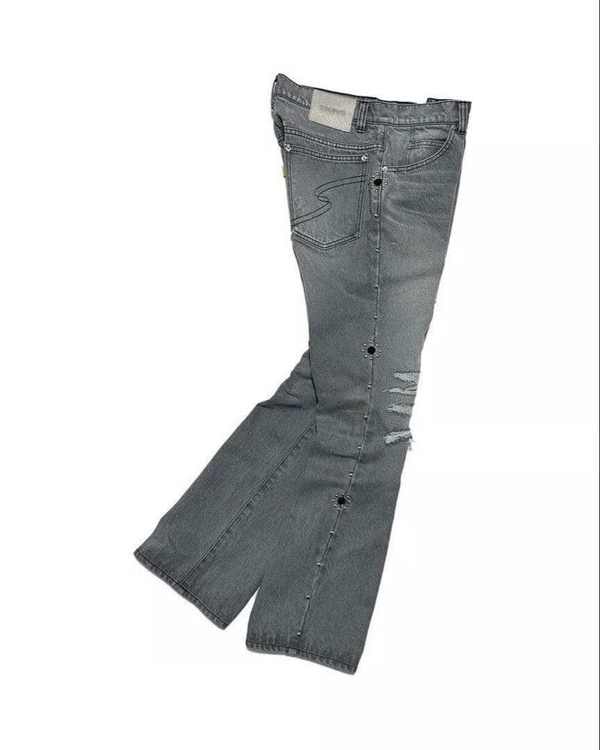 SKINS STUDS DAMAGED DENIM PANTS / BLACK