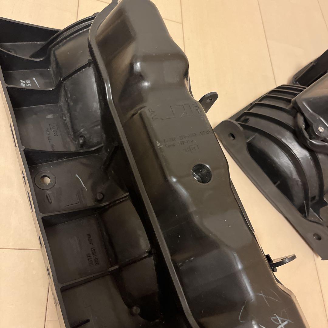 小糸製作所★ISUZU 3連テールライト 左右