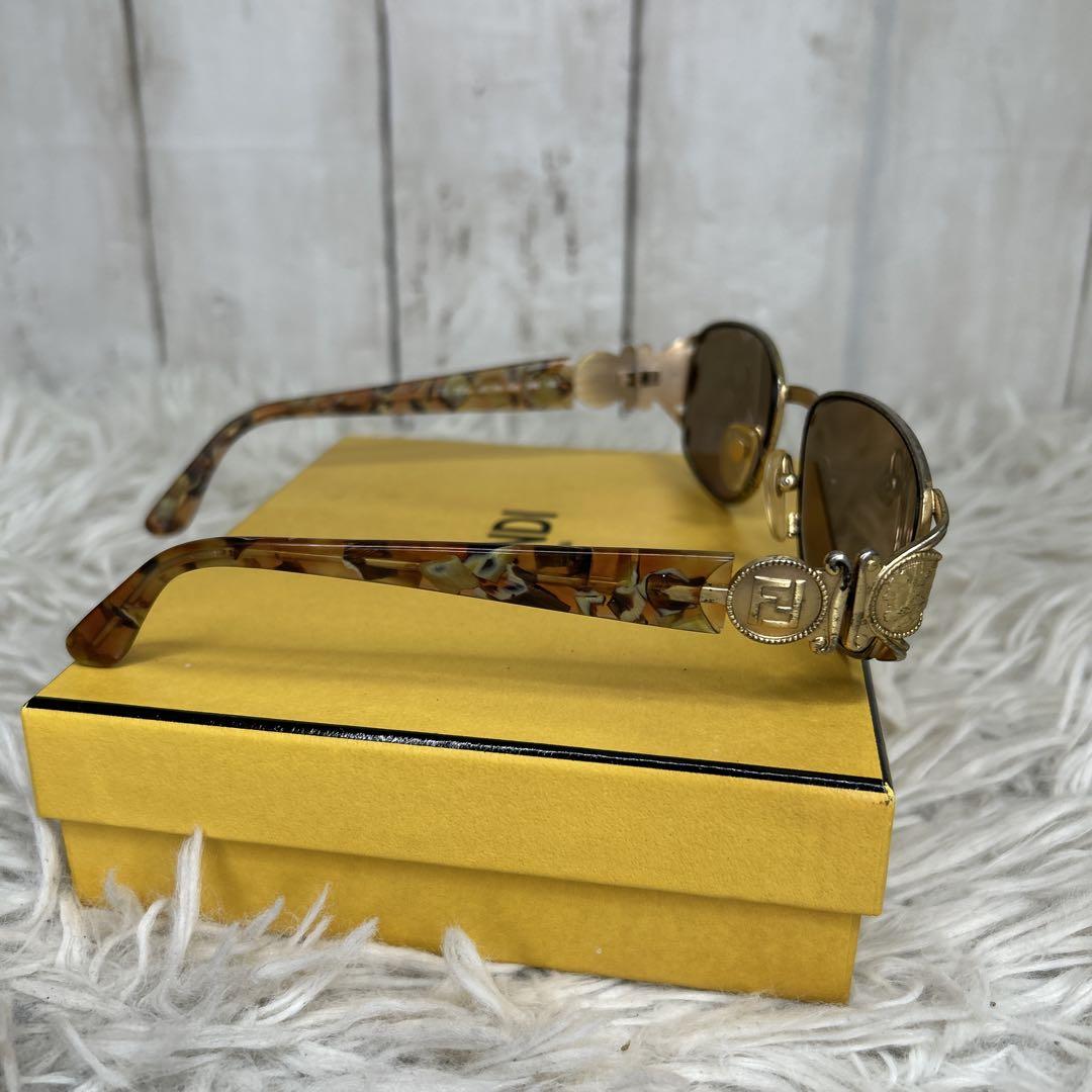 【新発売】今週の市販 サングラス FENDI FF メガネ ヴィンテージ 鼈甲柄 ゴールド ロゴ 小物