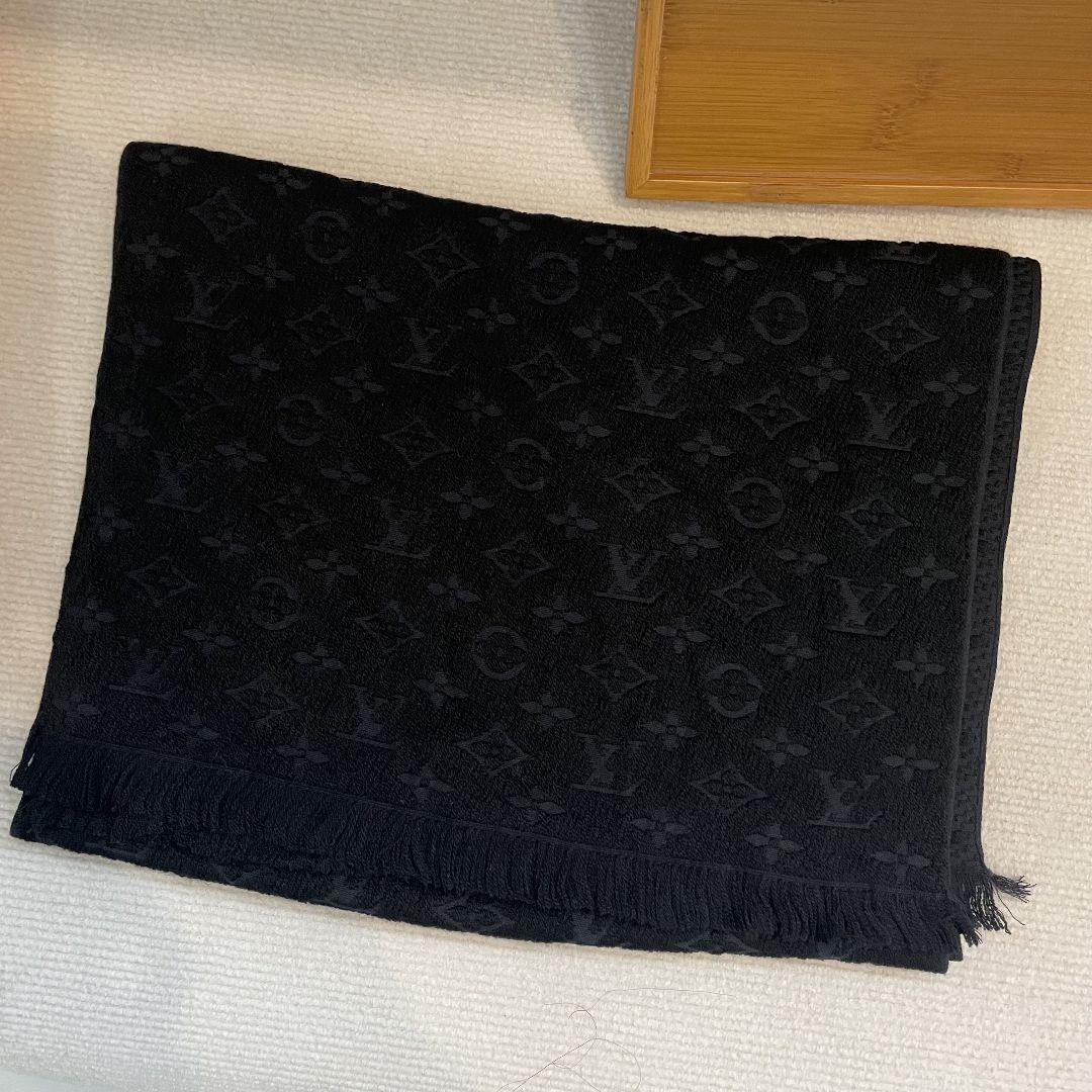 LOUIS VUITTONストール黑  男女兼用【値下げは可能】
