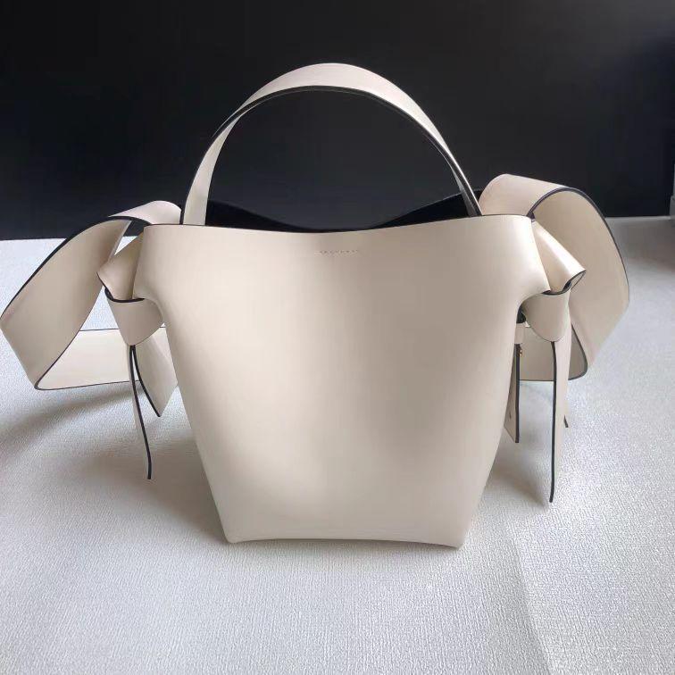 acne studiosショルダー