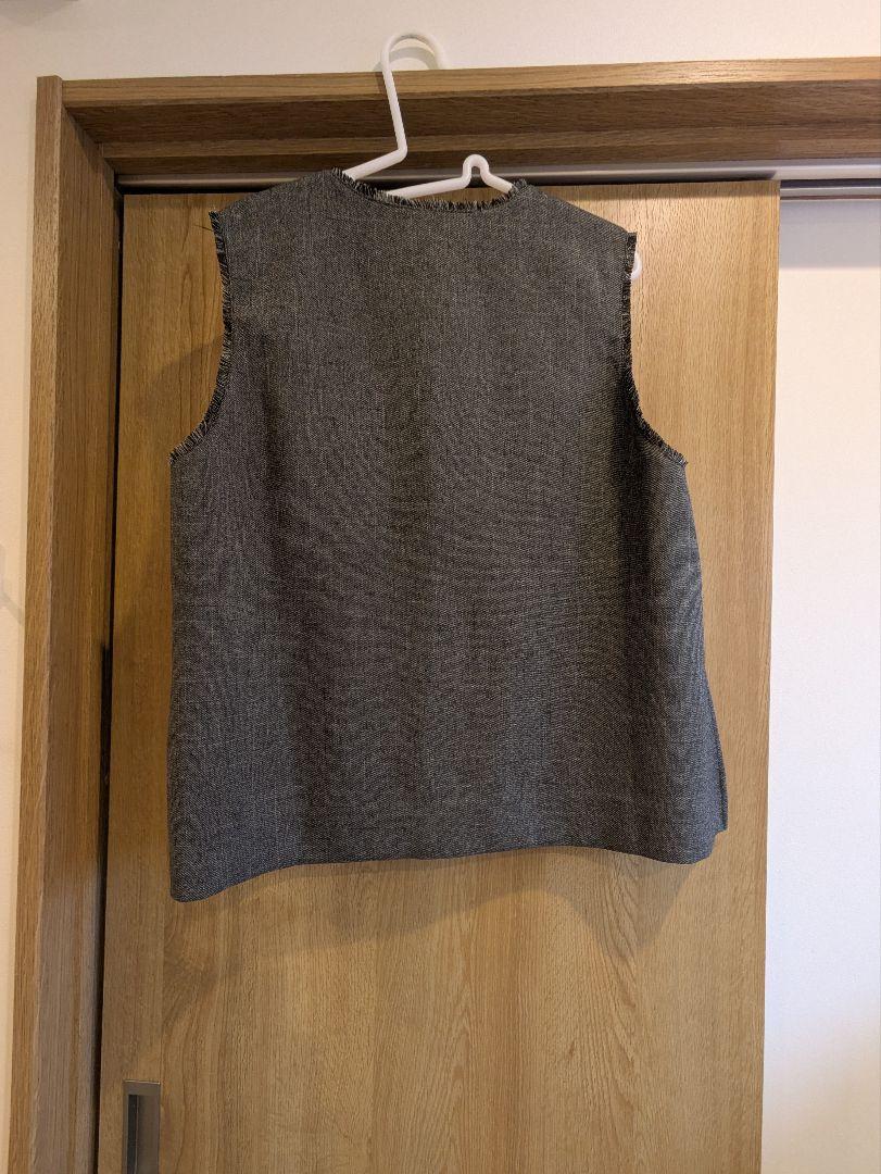 【美品】ourhome洗えるフリンジベスト（チャコールグレー）
