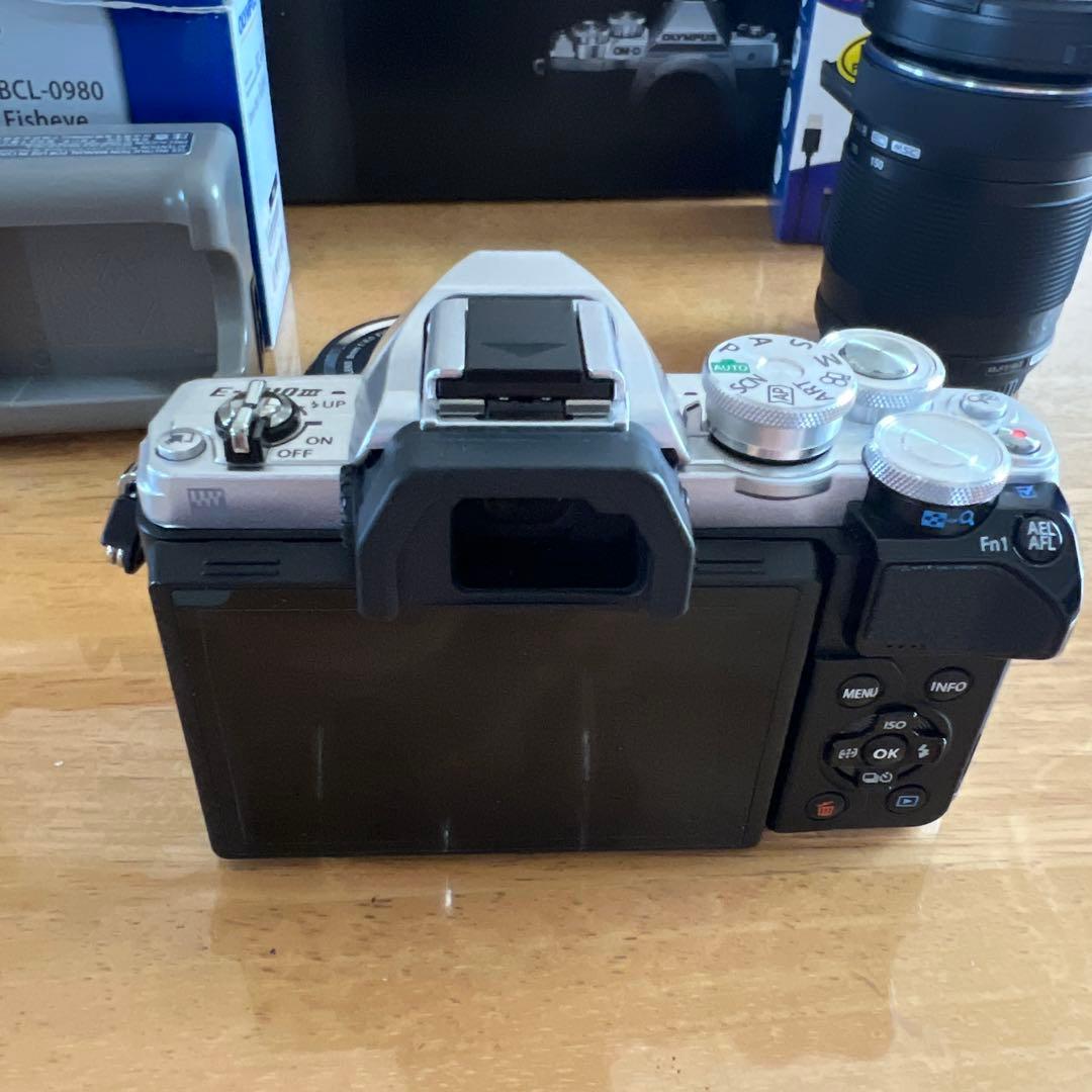 超美品Olympus E-M10 Mark III シルバー 3本レンズセット