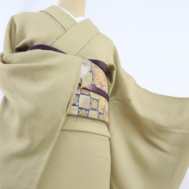 正絹 百貫達雄落款　着物“歓びを歌う松竹梅！”色無地 M-11