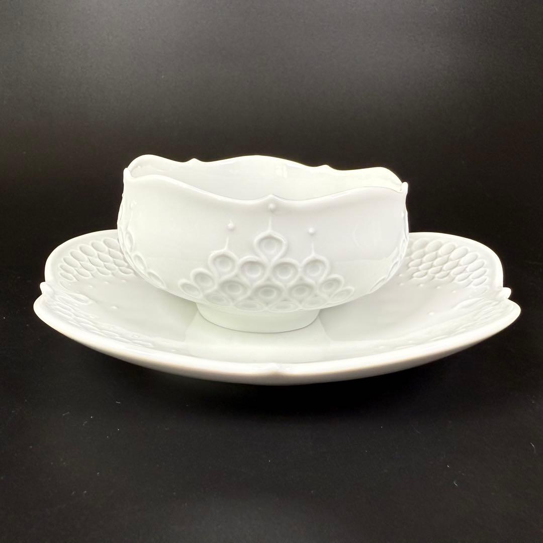 新品 マイセン ホワイトレリーフのティーカップ&ソーサー1客、1級品 新品 マイセン ホワイトレリーフのティーカップ&ソーサー1客、1級品