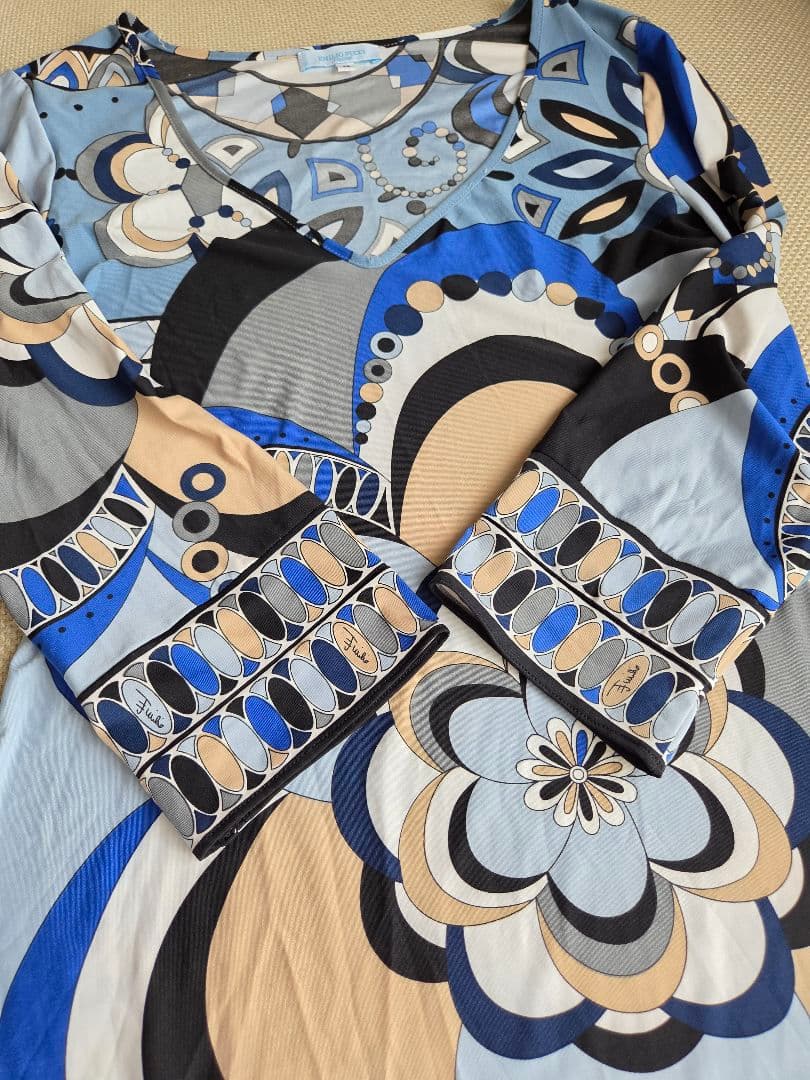 EMILIO PUCCI プッチ柄シルク100%ロングワンピース ブルー 長袖 - メルカリ