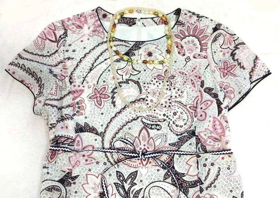 未使用品【Leilian】レリアン半袖ワンピース植物柄ベルト付サイズ15+