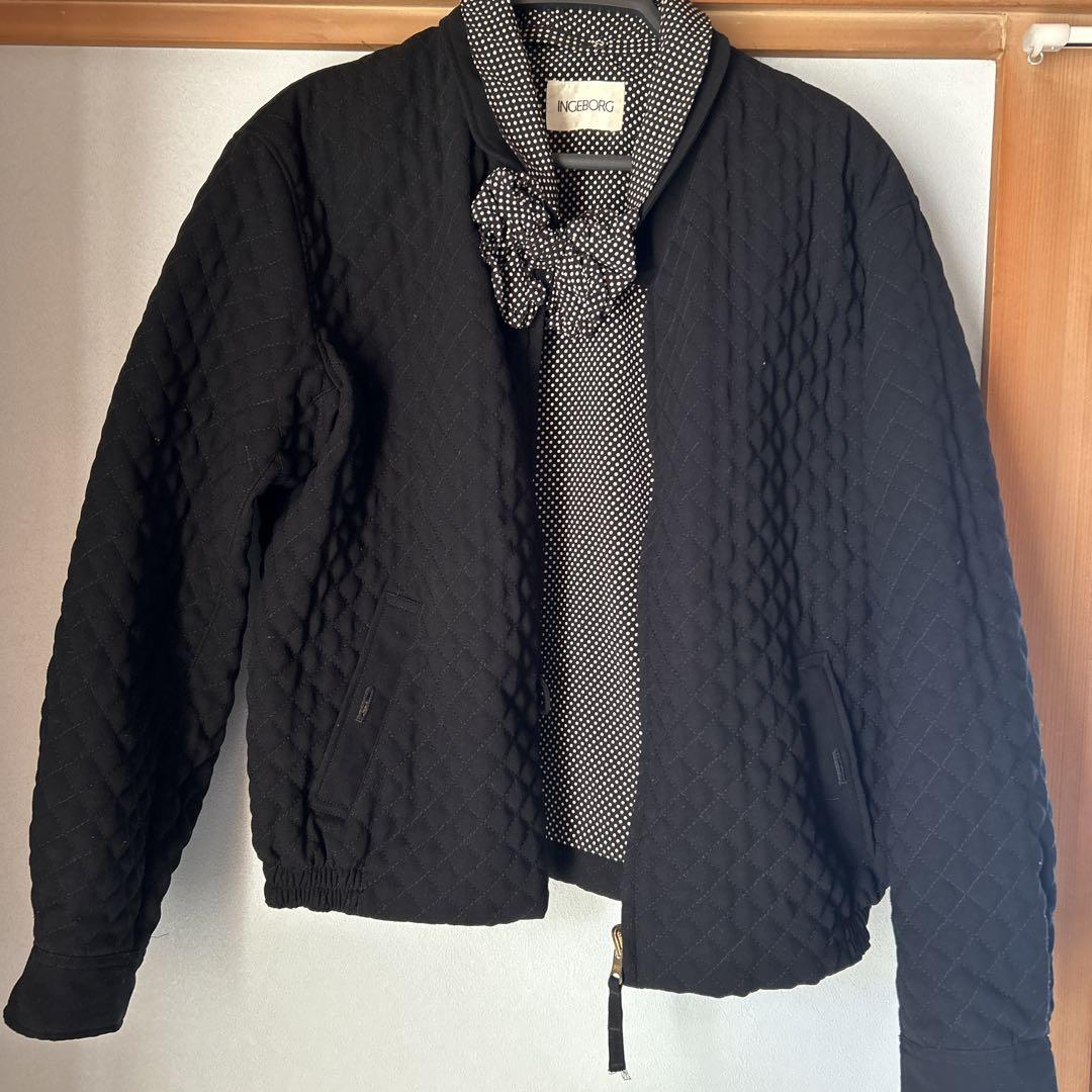 INGEBORG キルティングジャケット 黒 ポルカドットの襟
