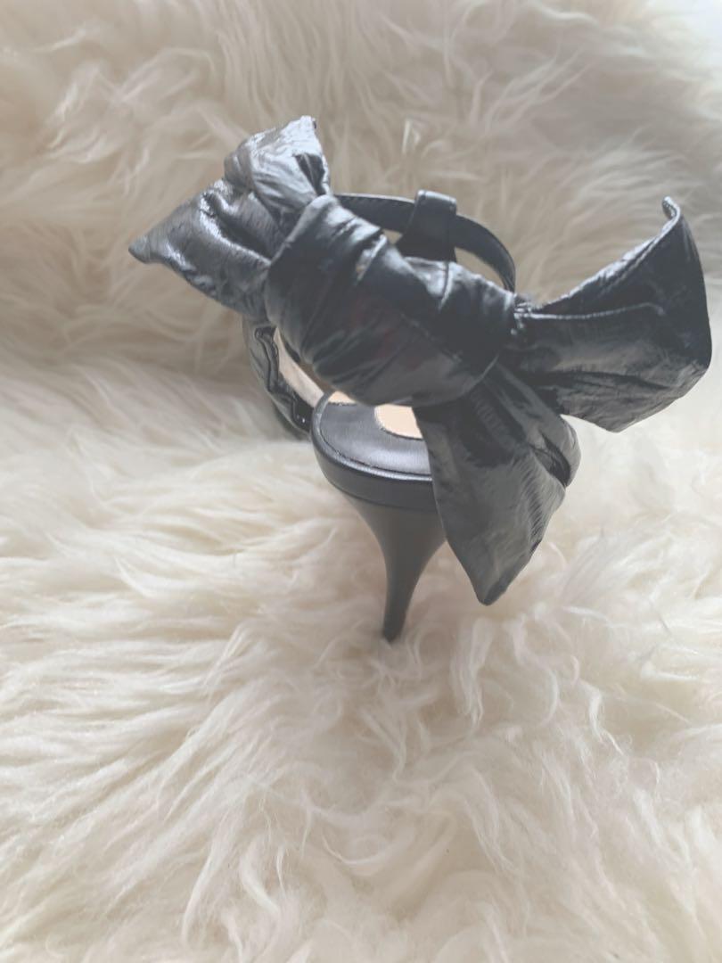 【新品未使用】Christian Louboutin ブラックハイヒール　38
