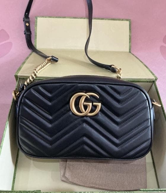 GUCCI ブラック ショルダーバッグ