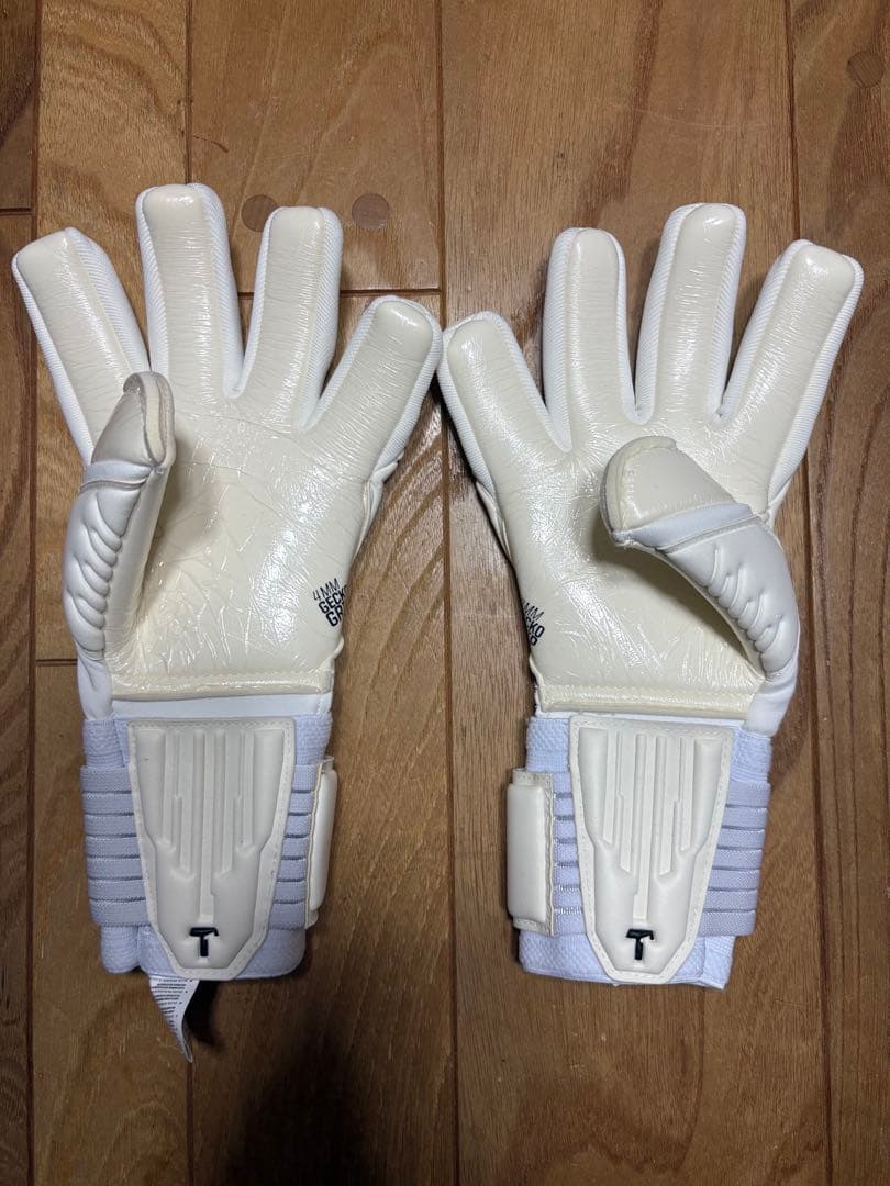 新品 大特価 T1TAN キーパーグローブ LEGEND 1.0 8号 新品 大特価 T1TAN キーパーグローブ LEGEND 1.0 8号