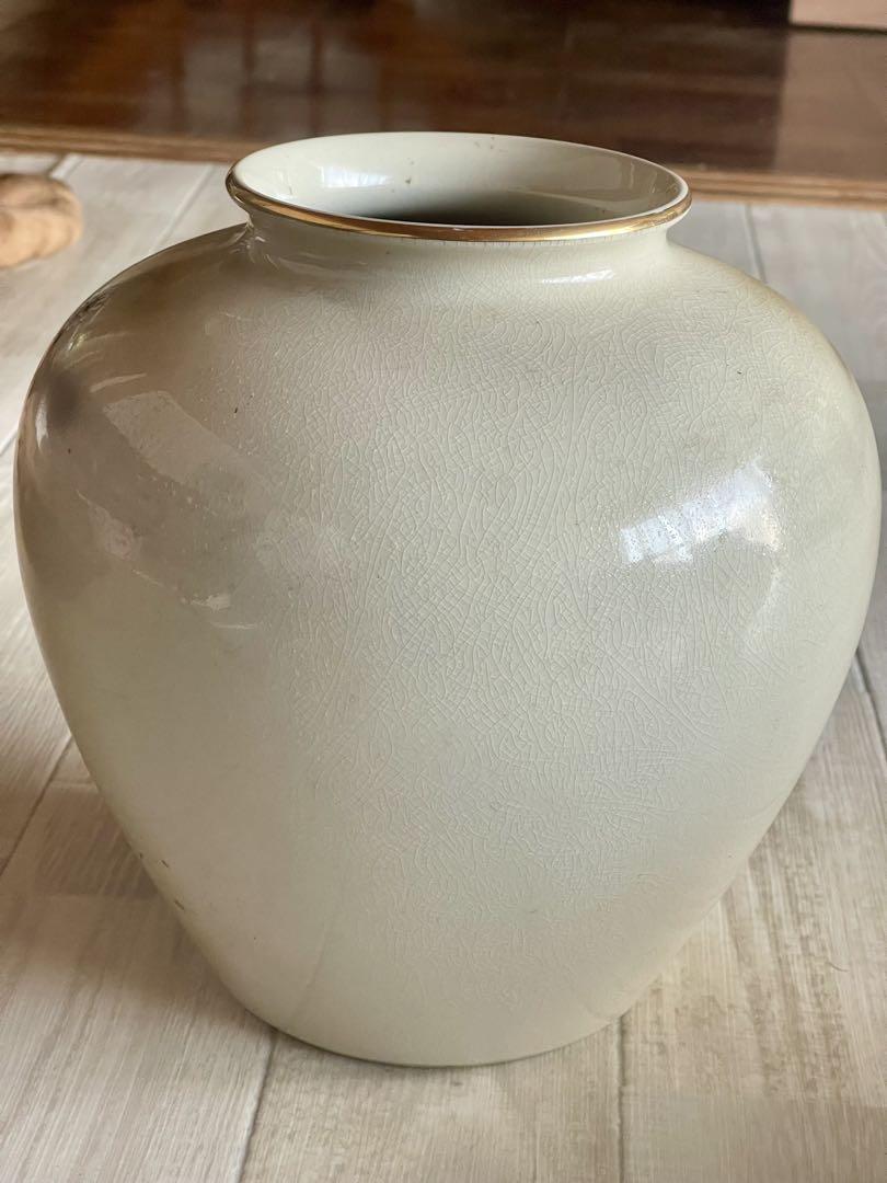 花柄の陶器花瓶