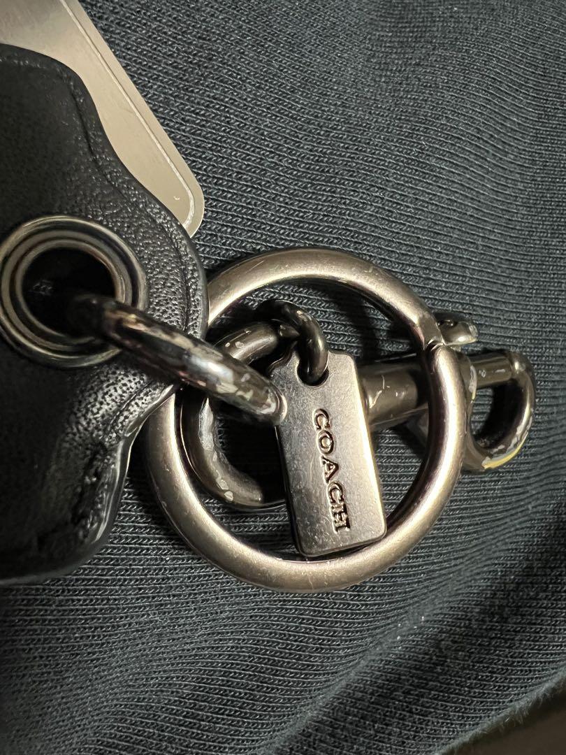 COACH ロゴ入りレザーキーホルダー
