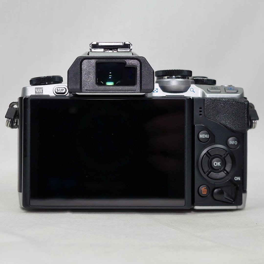 OLYMPUS OM-D E-M10 標準ズームレンズセット