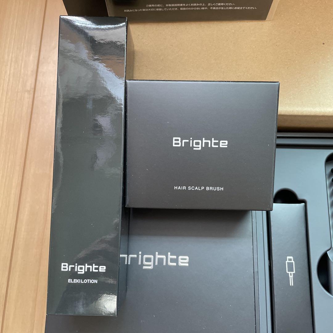 Brighte エレキブラシ 化粧水一本　スカルプブラシ