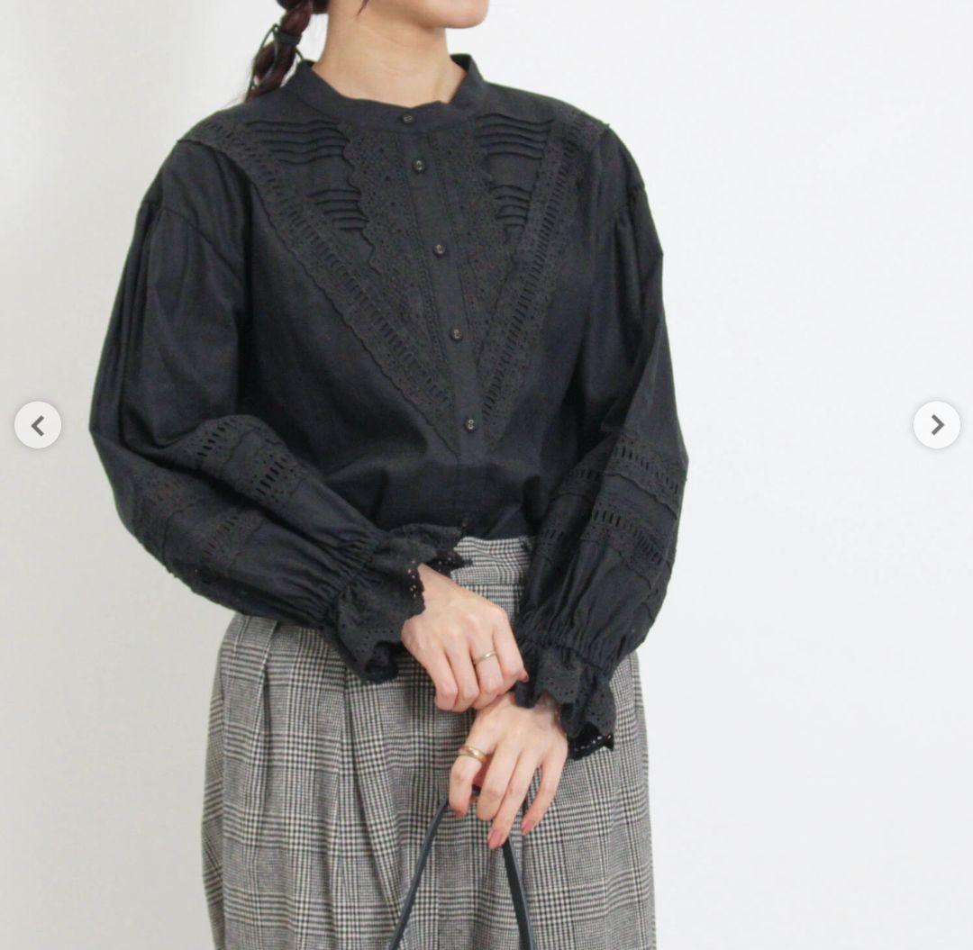タグ付き新品　Ｖ切替レースブラウス