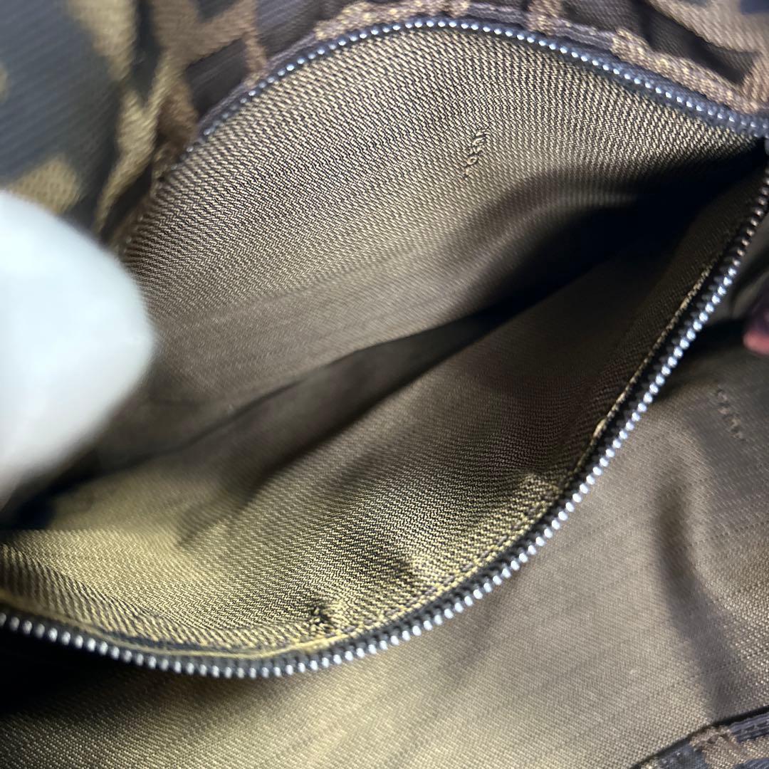 FENDI ズッカ　フェンディ ハンドバッグ　トートバッグ　ロゴ　FF レザー