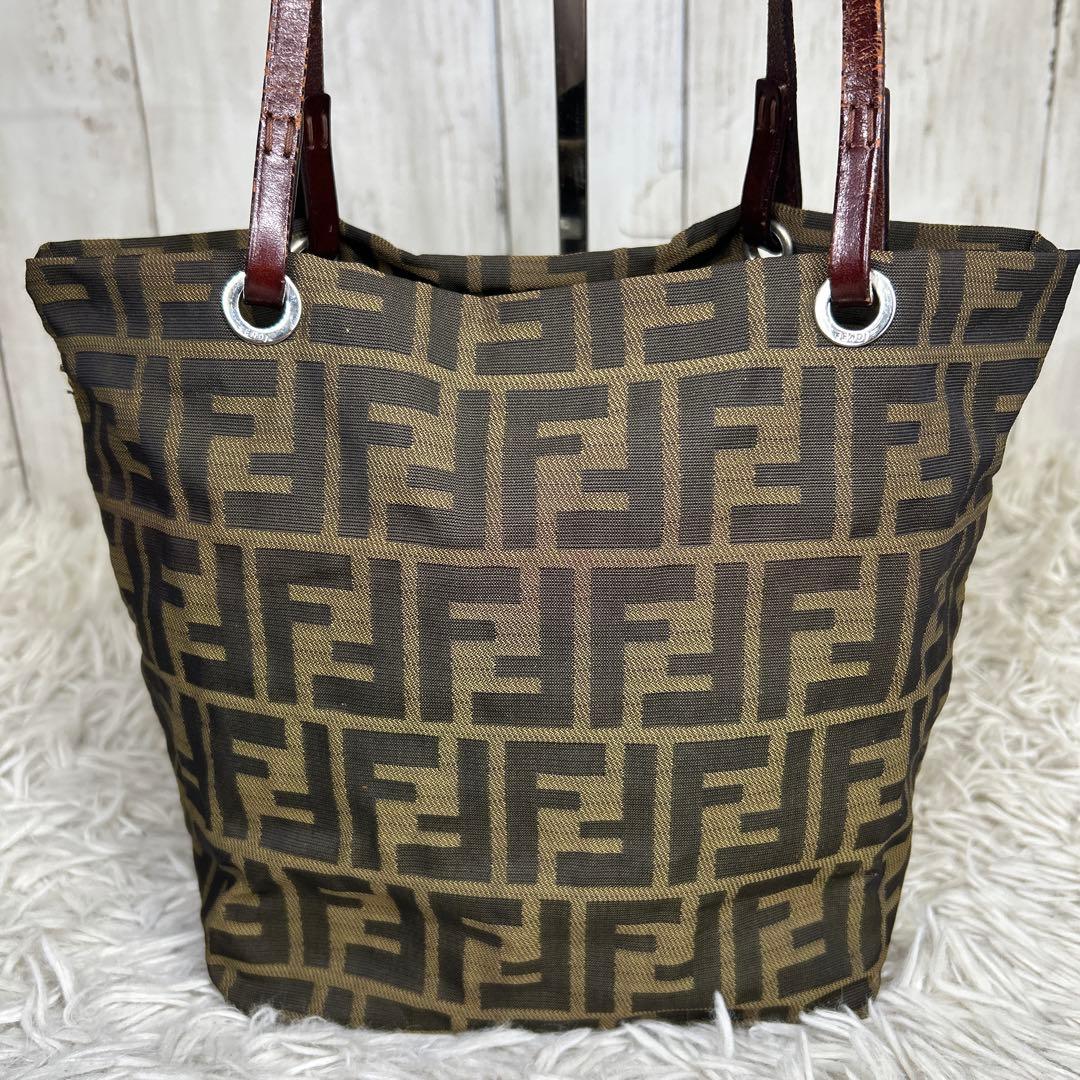 FENDI ズッカ　フェンディ ハンドバッグ　トートバッグ　ロゴ　FF レザー