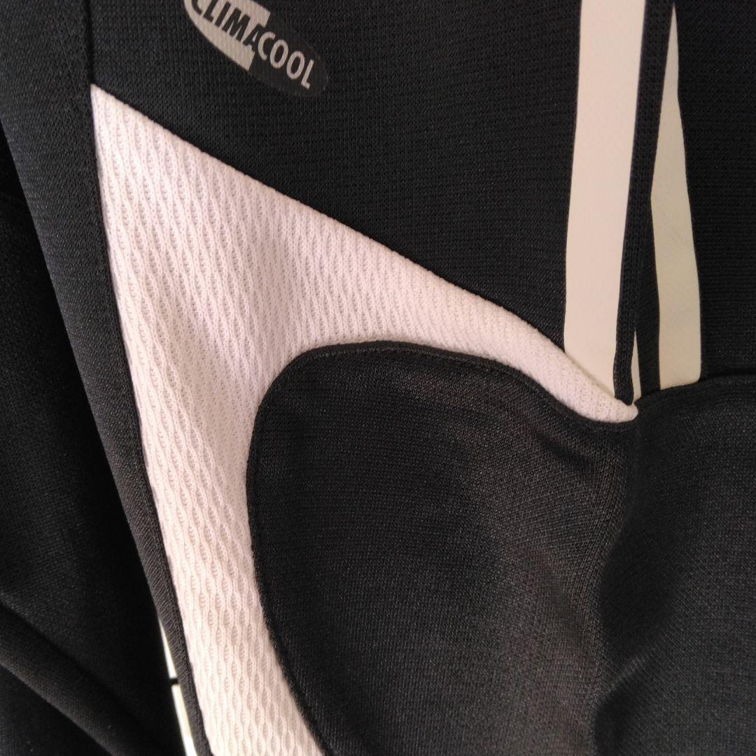 adidas JR用　黒 立ち襟長袖トレーニングスーツ上下。 adidas JR用 黒 立ち襟長袖トレーニングスーツ上下。