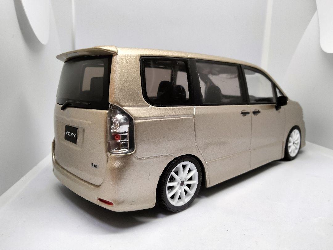 70ヴォクシー　カラーサンプル　1/24　ミニカー
