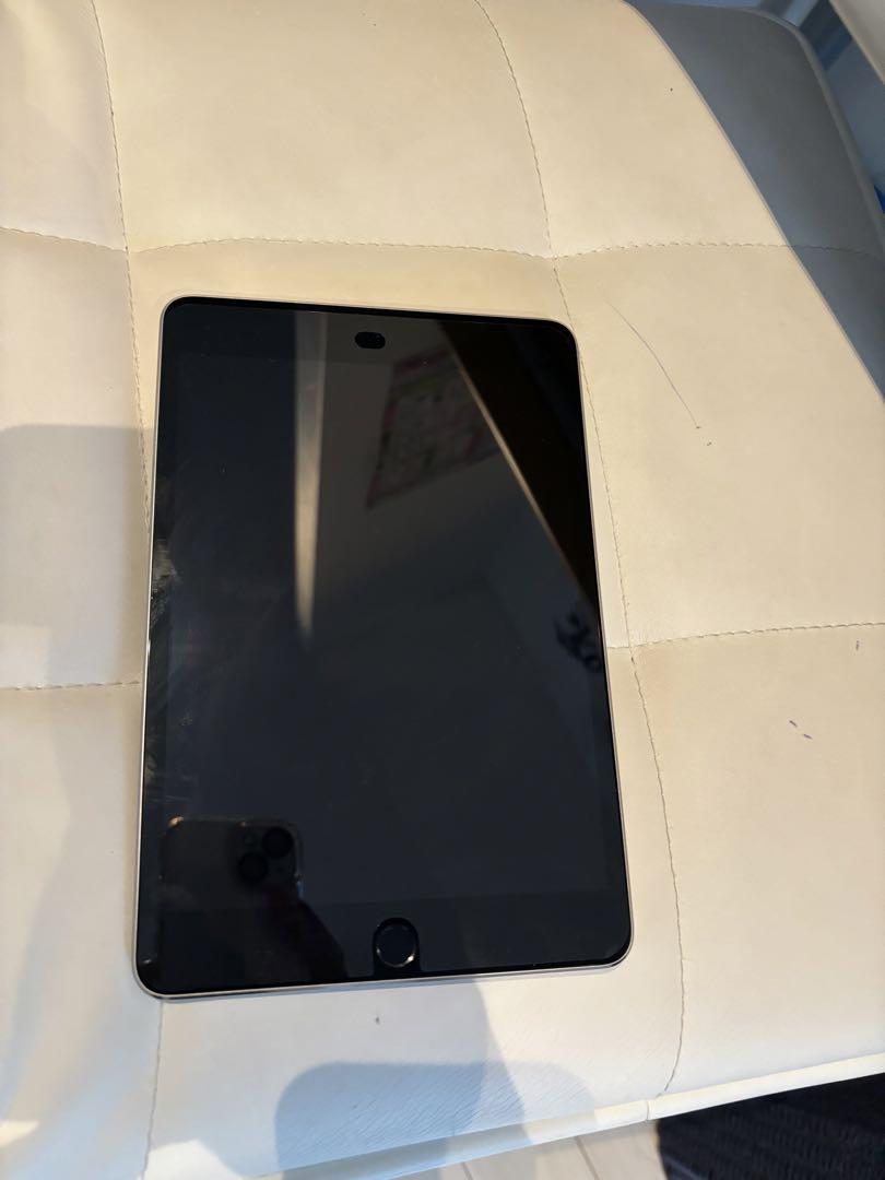 iPad mini4 16GB Wi-Fiモデル ブラック シルバー タブレット