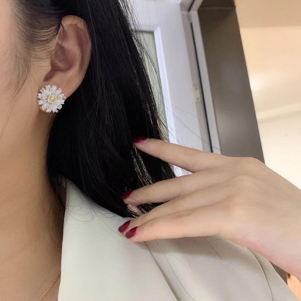花モチーフ 天然イエローダイヤモンドピアス0.9ct k18 花モチーフ 天然イエローダイヤモンドピアス0.9ct k18