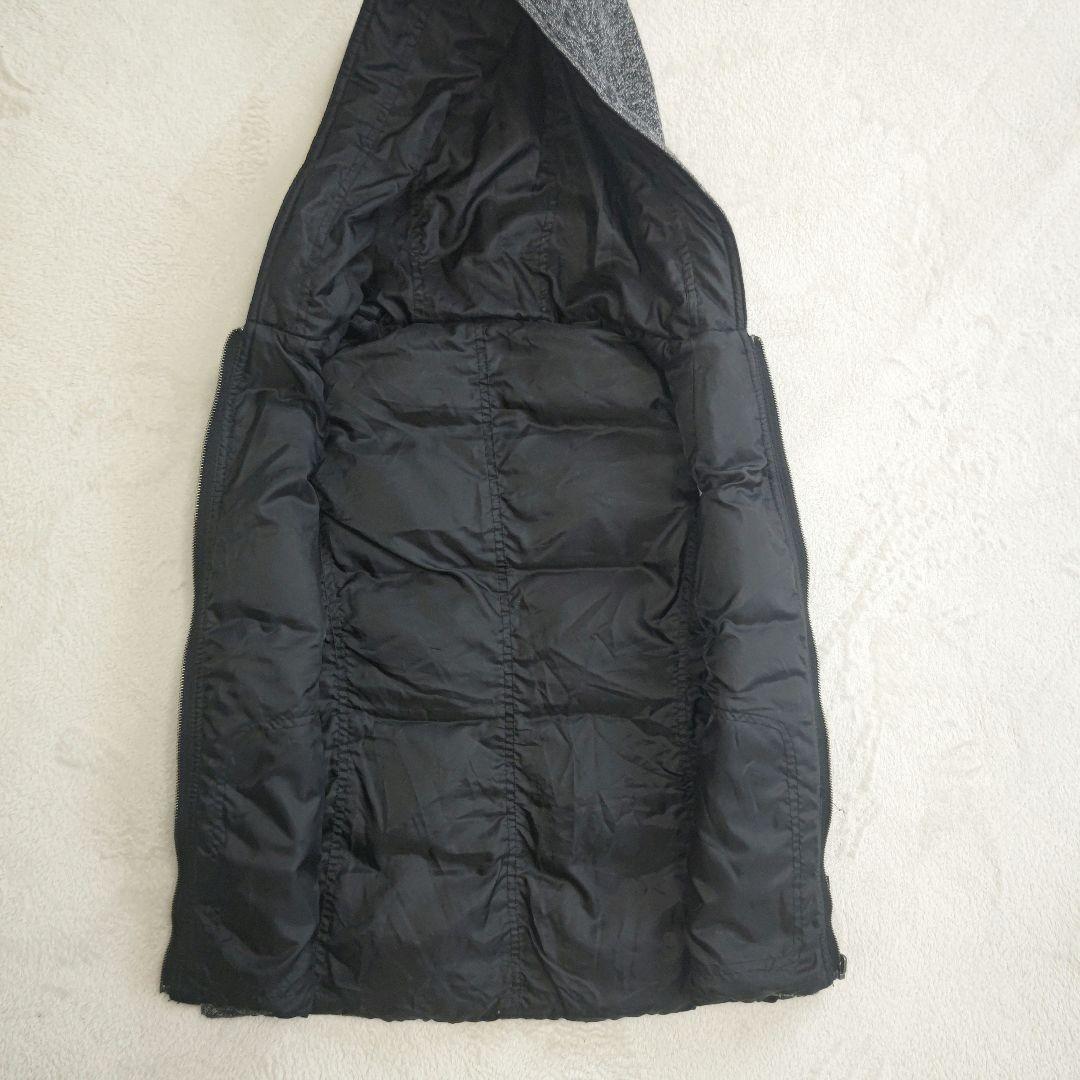フード付きグレー ダウンベスト