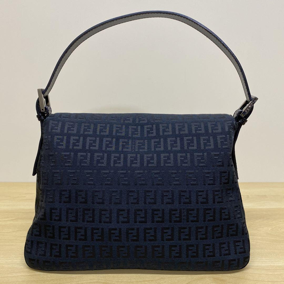 FENDI フェンディ　ショルダーバッグ　マンマバケット　ズッキーノ　ブラック
