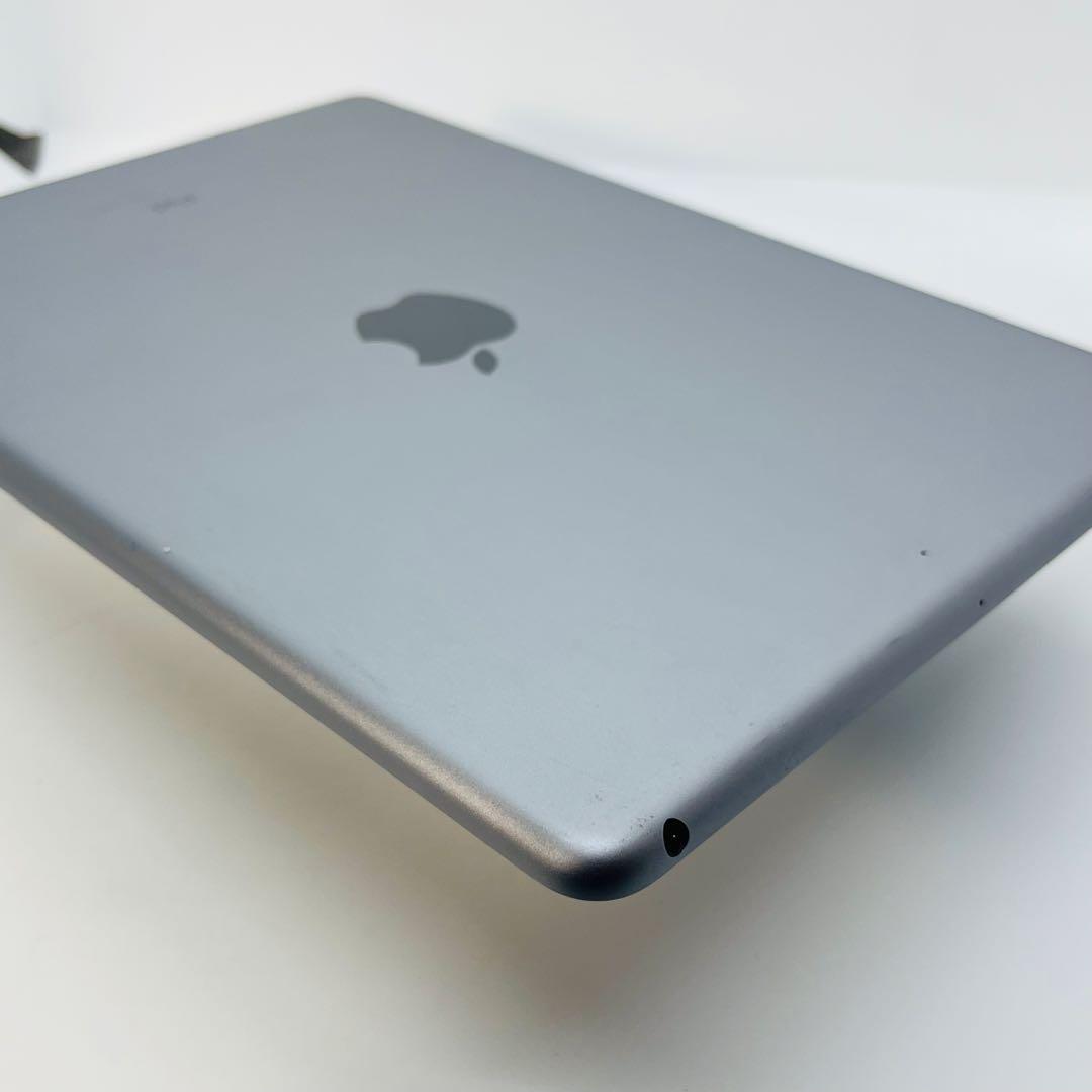 A 100% iPad 第5世代　Wi-Fi グレイ　32 GB 本体